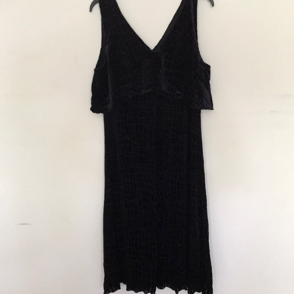 Cute black Halston dress 🖤